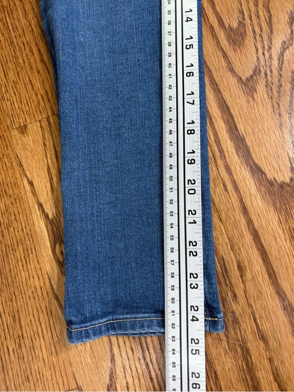 AG Prima Mid-Rise Cropped Cigarette Jeans